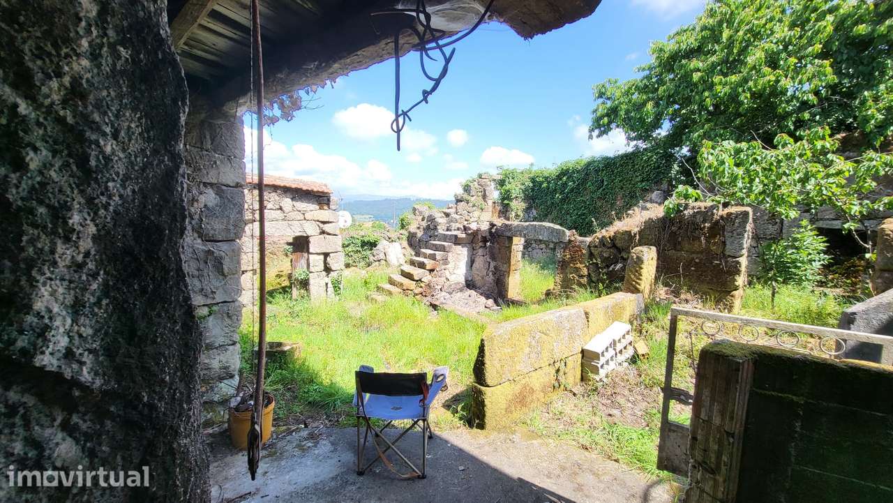 Moradia T3 em pedra para restauro total com lagar antigo. - Grande imagem: 4/23