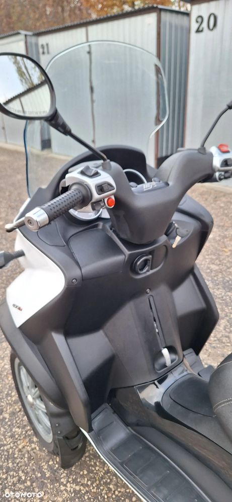 Piaggio MP-3 - 6