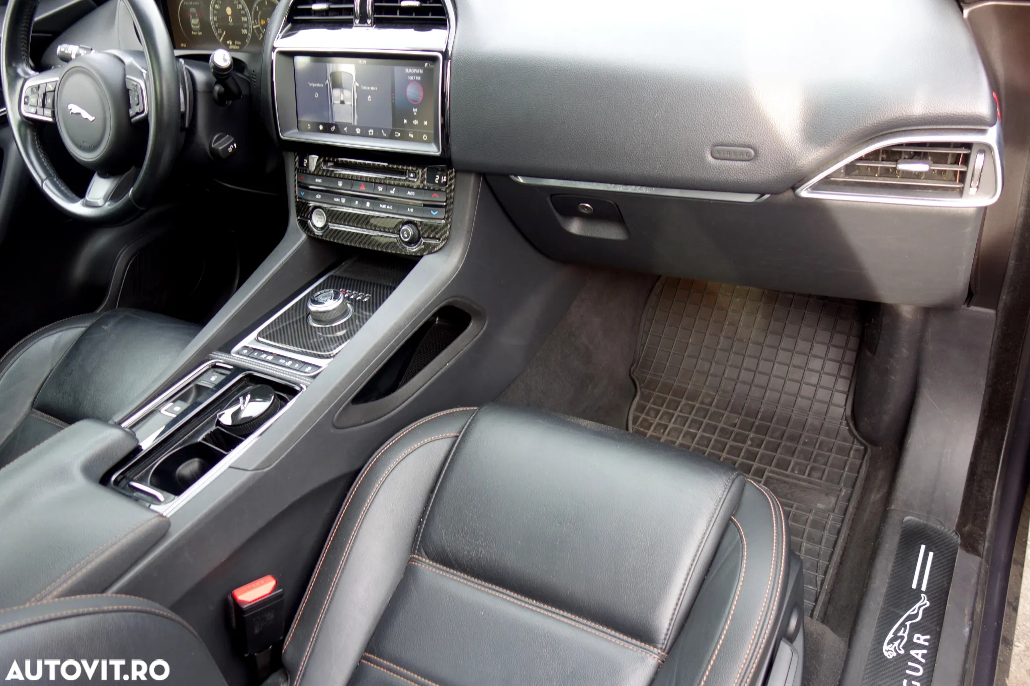 Jaguar F-Pace 20d RWD Pure - 6