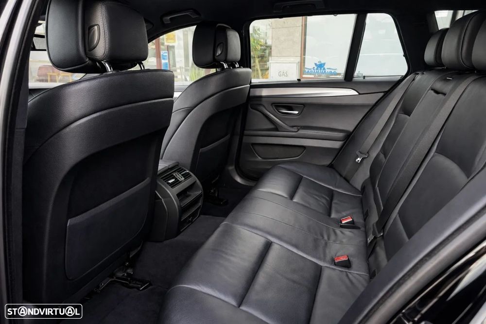 BMW 520 d xDrive Pack M Auto — fotografia 13
