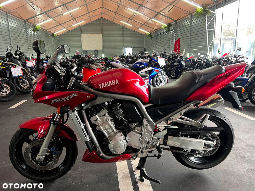 Yamaha FZS - 8