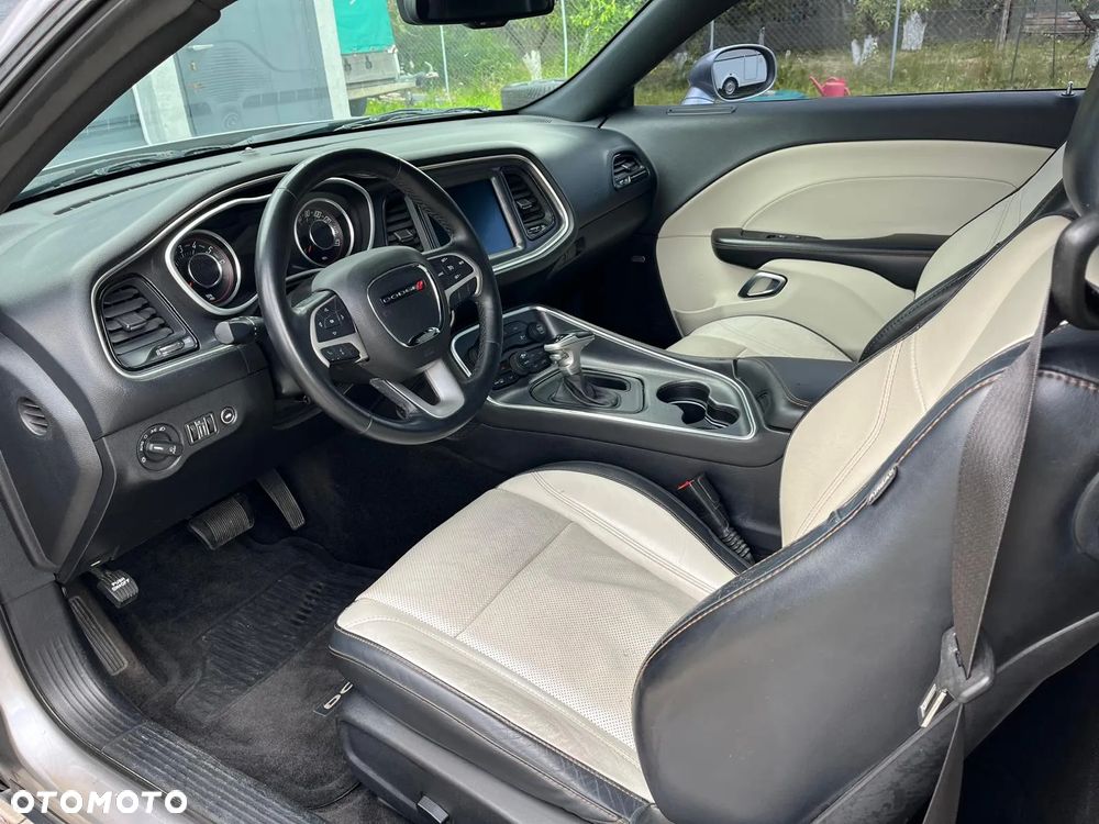 Dodge Challenger - 5