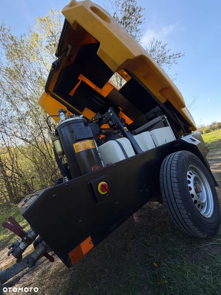 Kubota Kaeser M52 Kompresor Śrubowy Sprężarka 5,7m3. Przyczepka jezdna do rejestracji jako pojazd. 2018 rok. Regulacja ciśnienia bar od 3-8. Silnik Kubota 4cylindry. 50km. Potężna moc. Sprowadzony z Norwegii. Maszyna jak Nowa z Salonu! 1340 mtg. Okazja. Zadbana Maszyna. Dokumenty do rejestracji, książka KAESER - 33