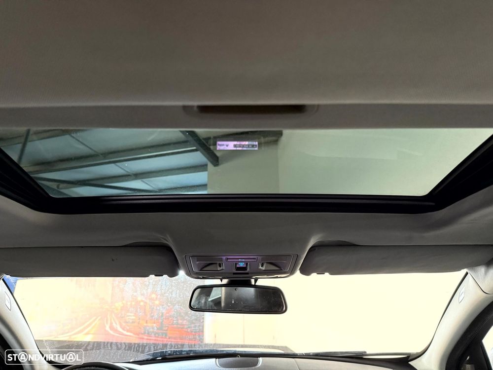 Jaguar XF 2.2 D Premium Luxury - 23