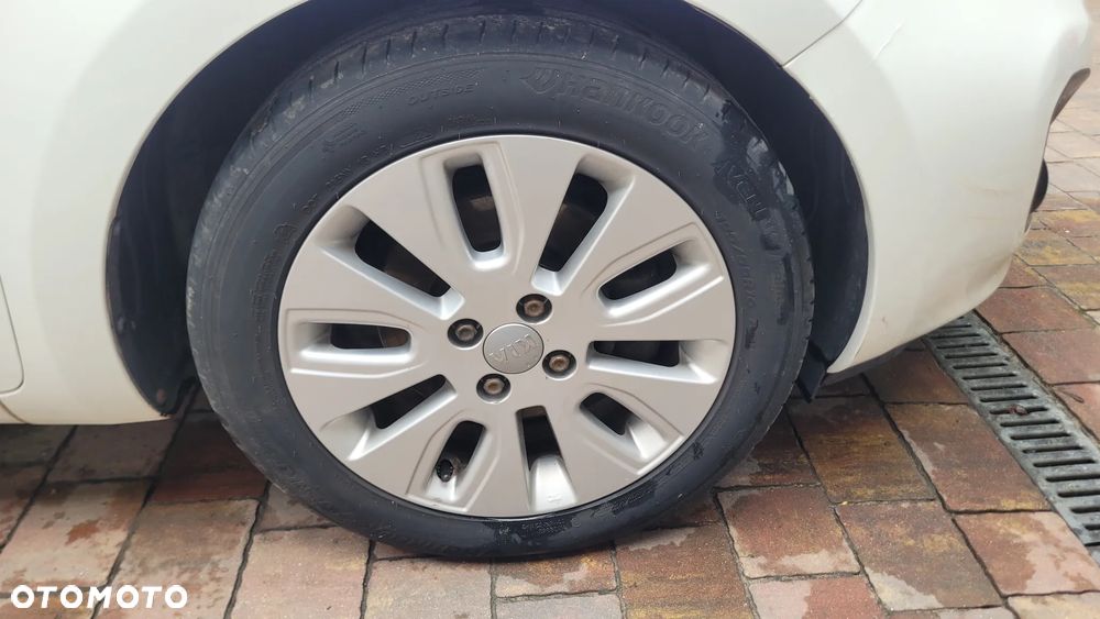 Kia Rio 1.4 Dream Team Edition - 31