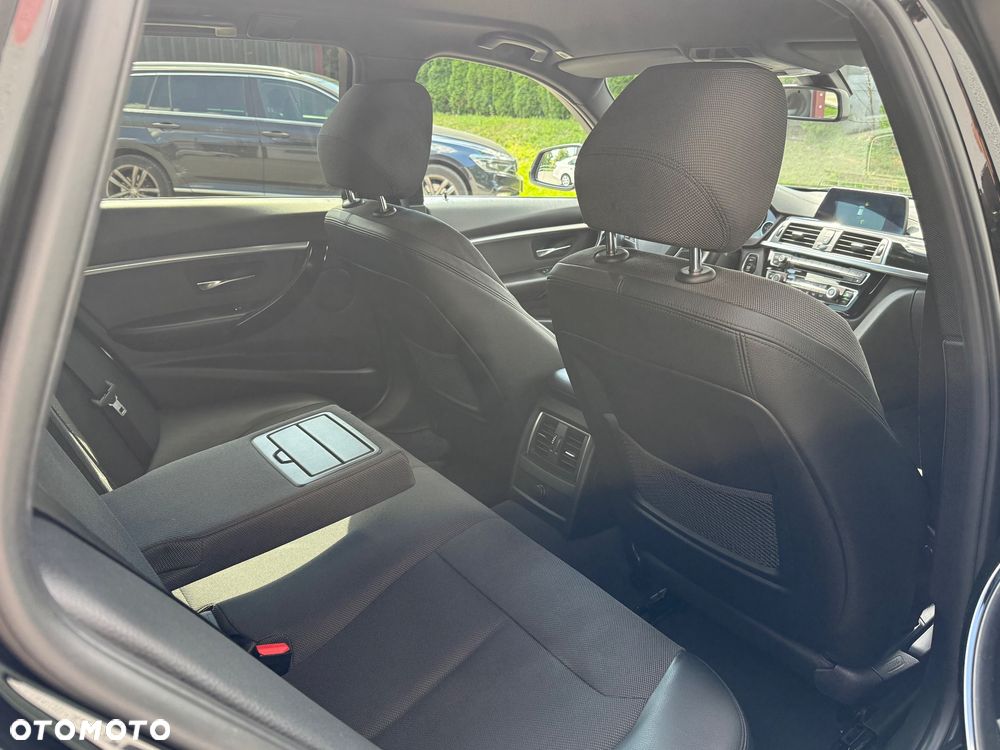 BMW Seria 3 325d Sport Line Shadow - 23