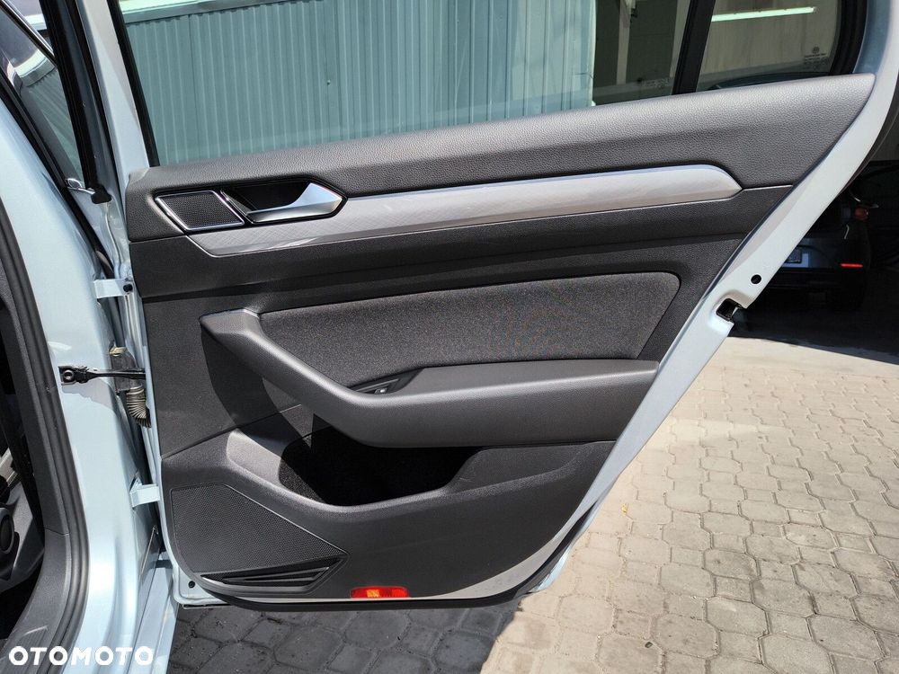Volkswagen Passat - 19