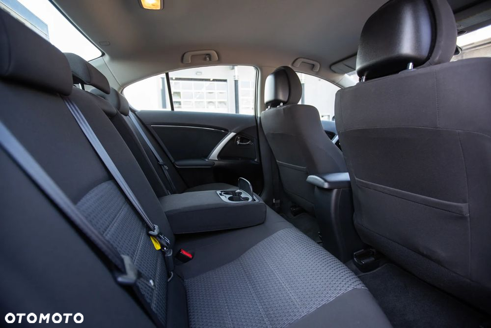 Toyota Avensis 1.6 Premium - 29