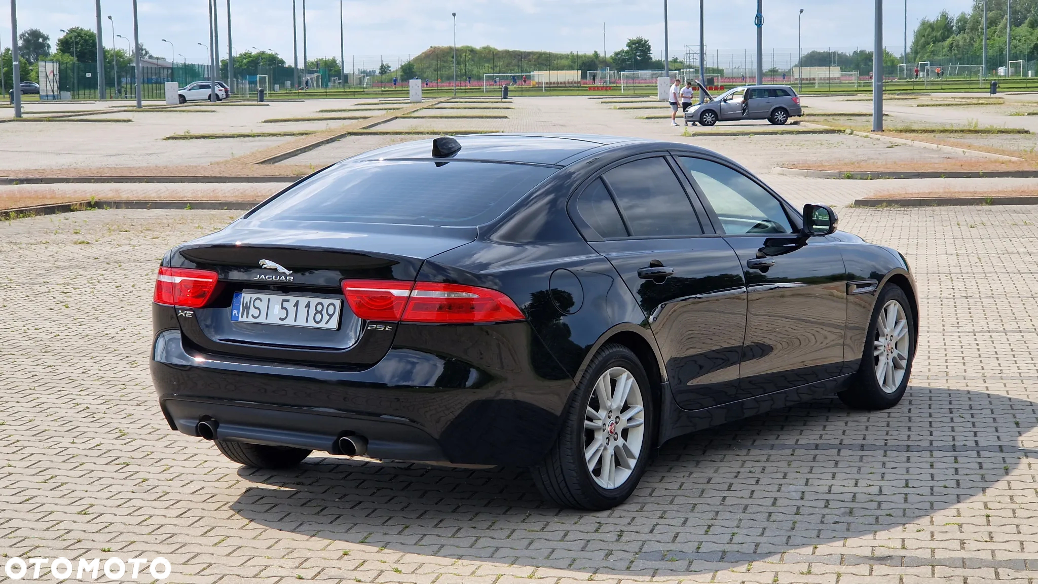 Jaguar XE 25t Prestige - 8