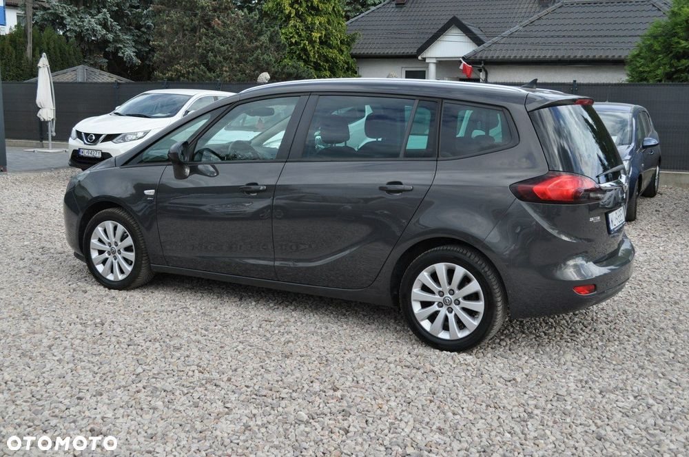 Opel Zafira - 10
