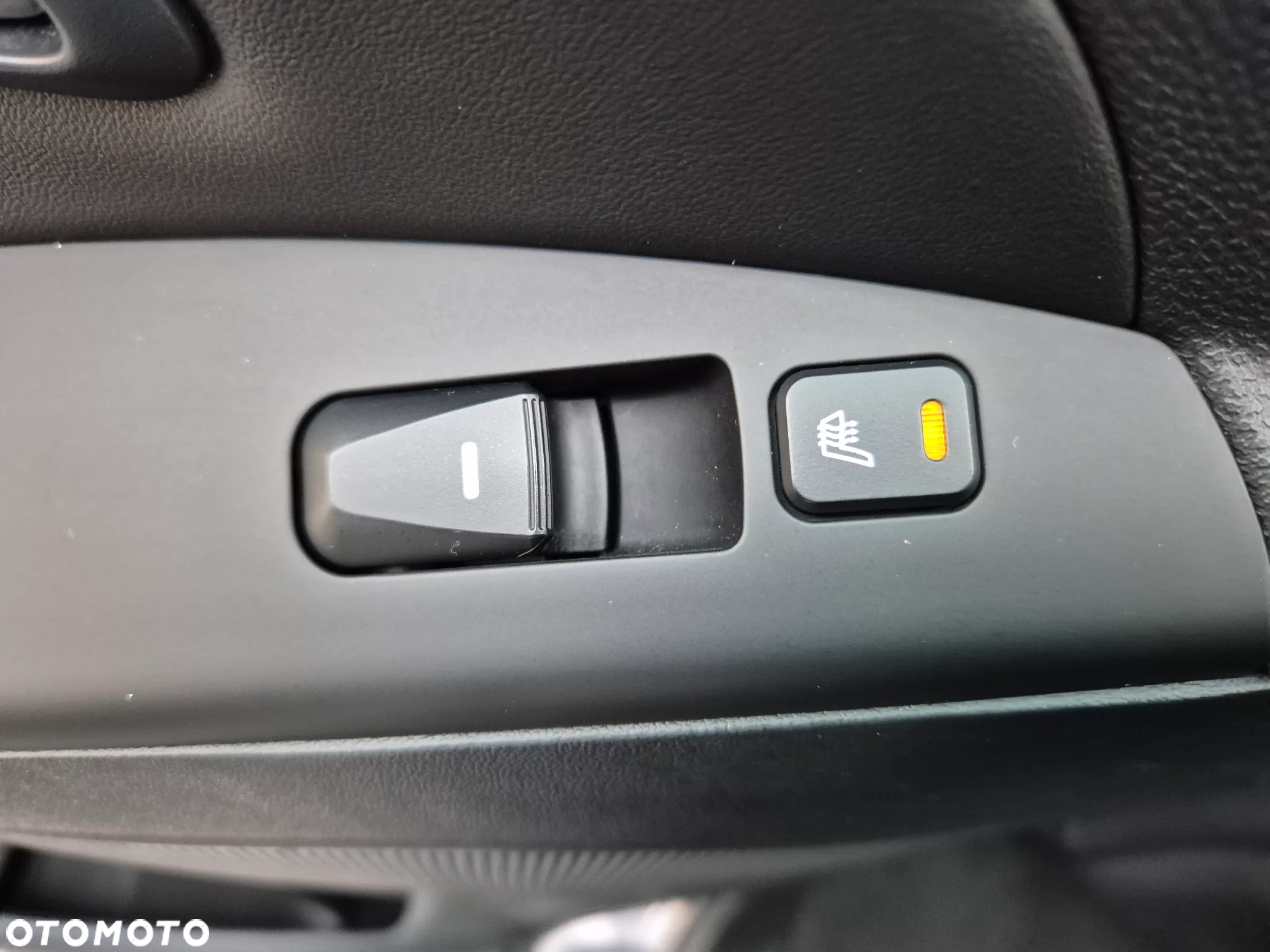 Hyundai ix35 1.7 CRDi 2WD blue Finale Gold - 23