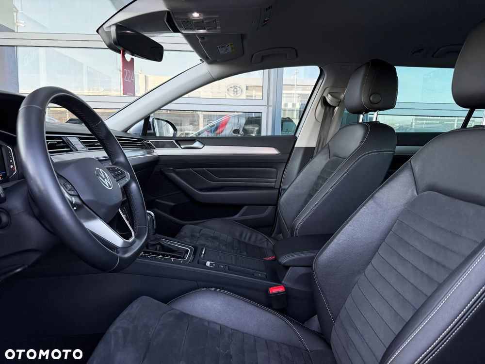 Volkswagen Passat Variant 2.0 TDI Elegance DSG - 24