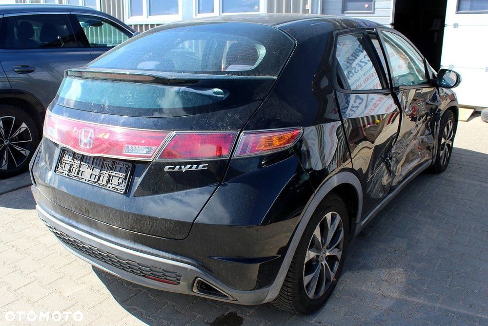 Honda Civic VIII FK 2006 1.8i-VTEC R18A2 HB5D (MASKA, ZDERZAK, LAMPA, BŁOTNIK, DRZWI, SZYBA, FOTEL) - 6