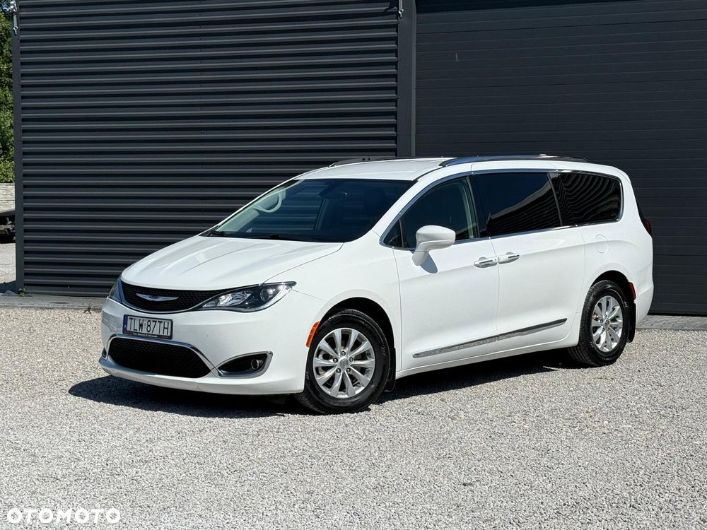 Chrysler Pacifica - 11