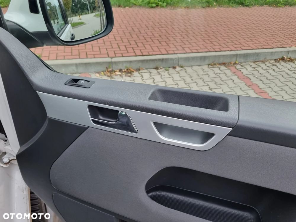 Volkswagen Multivan - 11