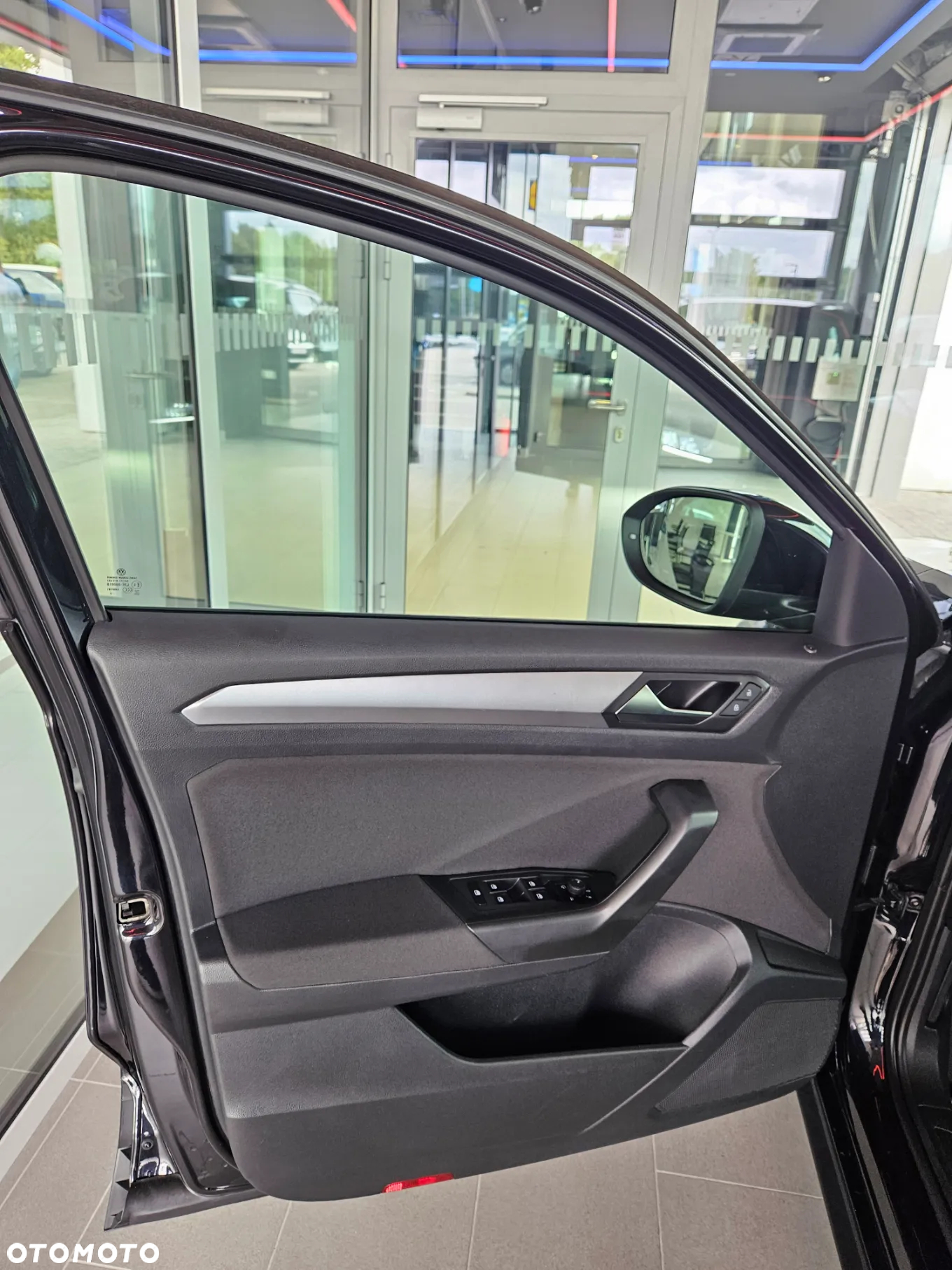 Volkswagen T-Roc - 10