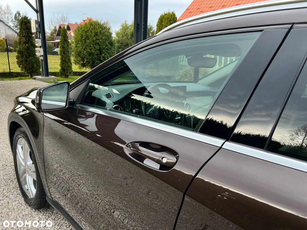Mercedes-Benz GLA 250 4-Matic - 12