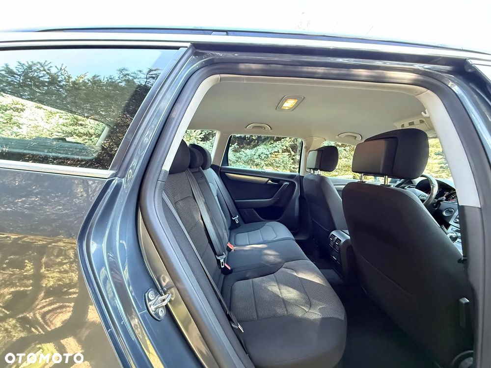 Volkswagen Passat 2.0 TDI Highline DSG - 32