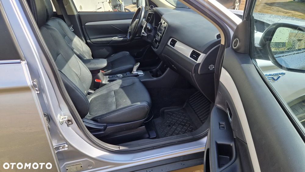 Mitsubishi Outlander 2.0 4WD Top - 40