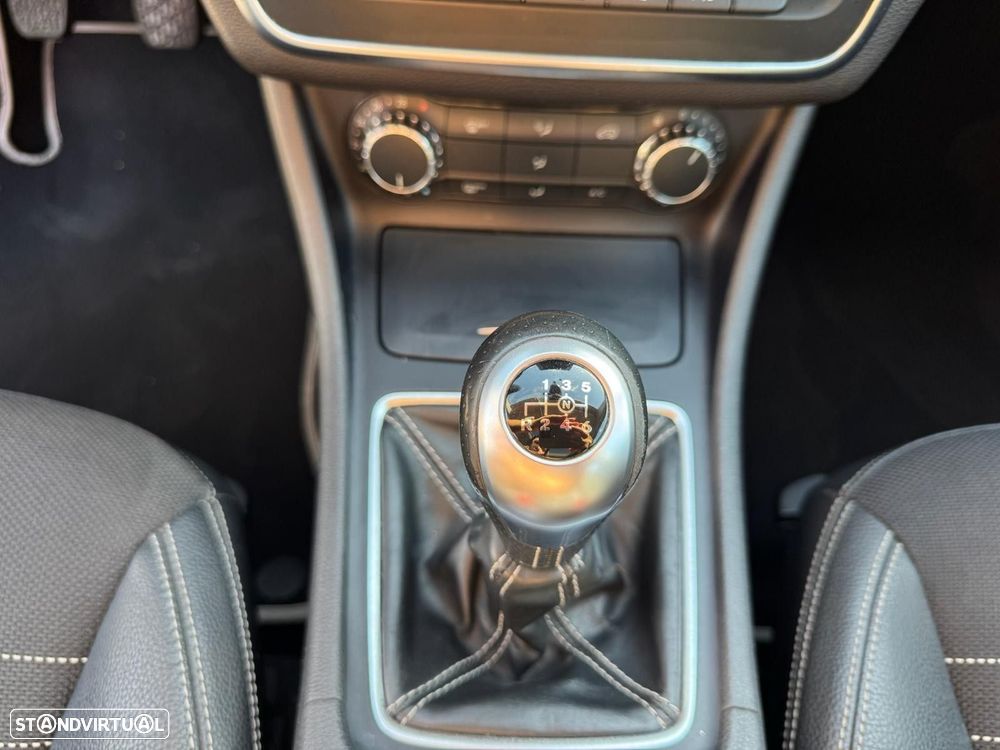 Mercedes-Benz GLA 180 d Urban - 14