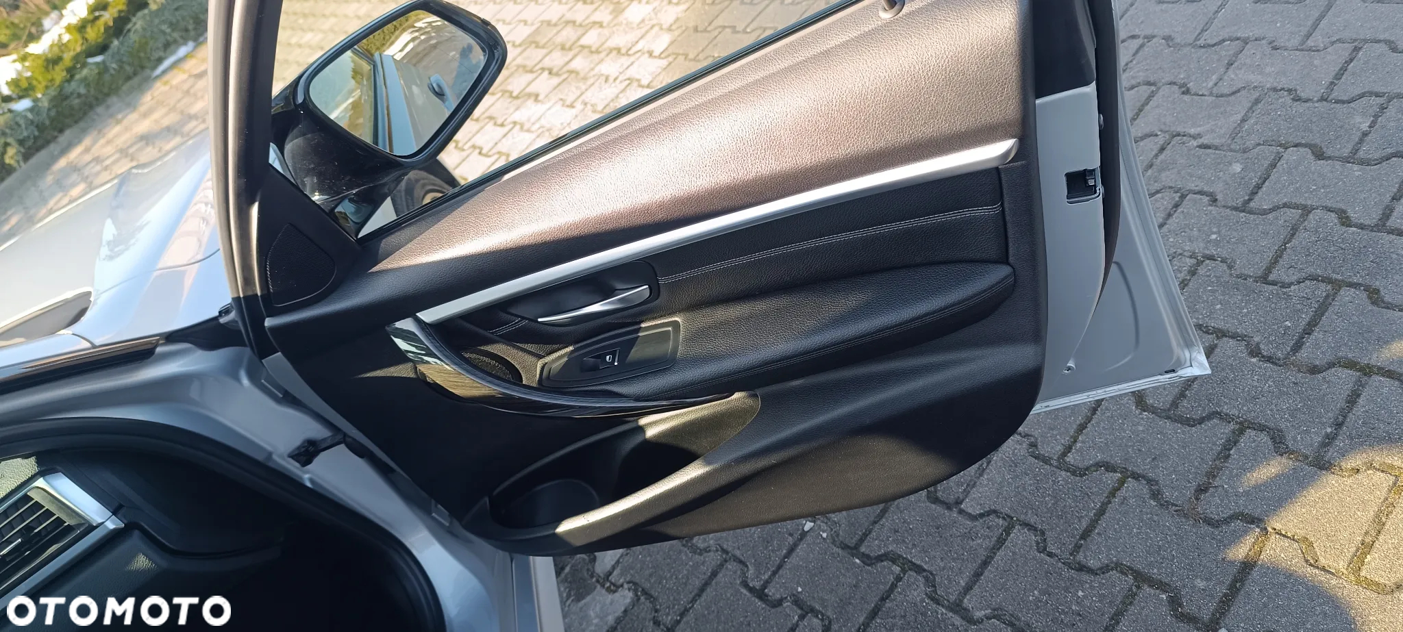 BMW Seria 3 330i xDrive M Sport - 26
