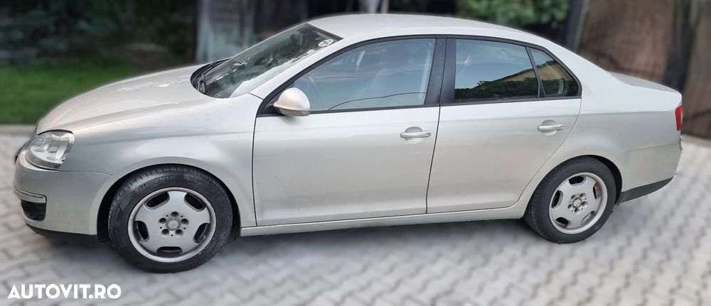 Volkswagen Jetta - 4