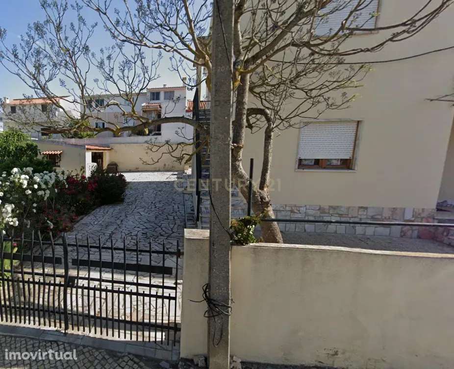 Moradia SEM LICENÇA DE UTILIZAÇÂO, de 9 assoalhadas, num lote de 616m2 - Grande imagem: 5/54