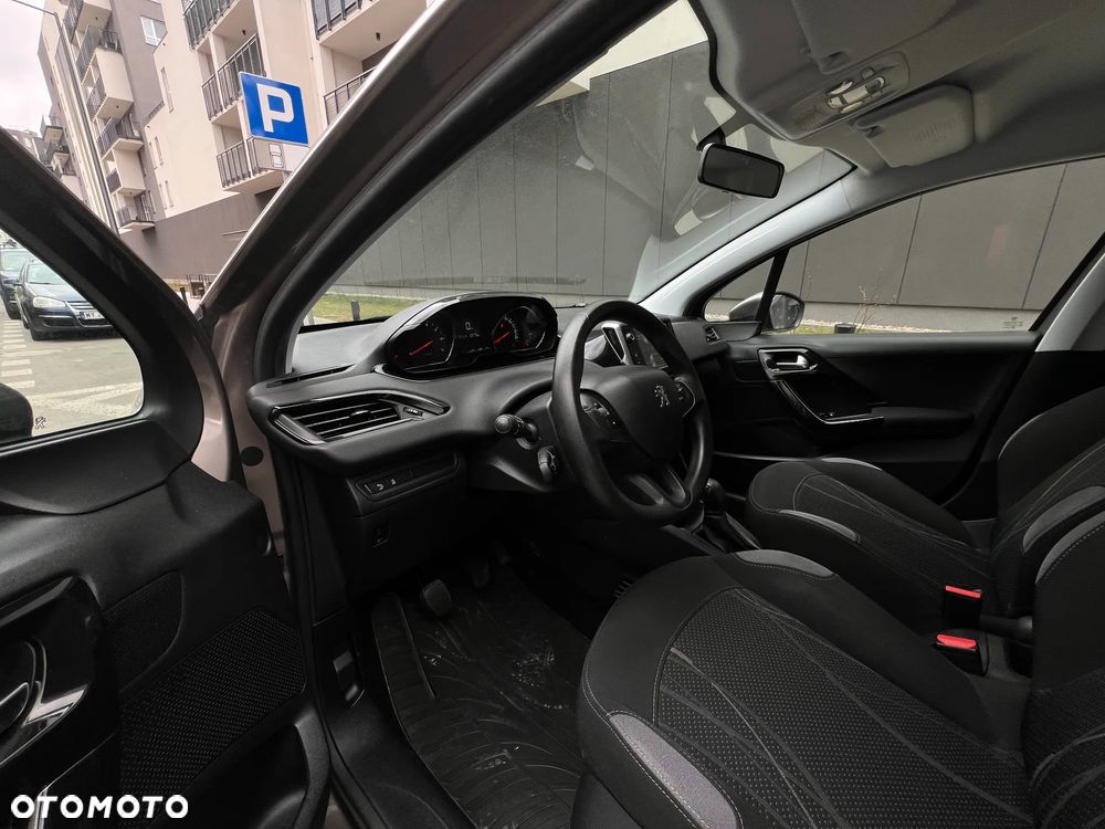 Peugeot 208 - 6
