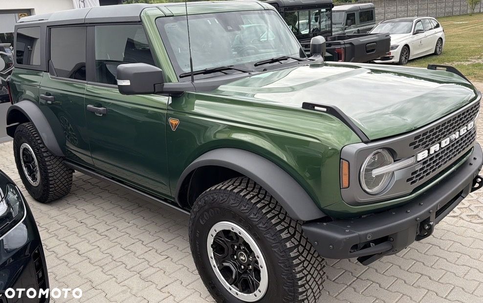 Ford Bronco - 4