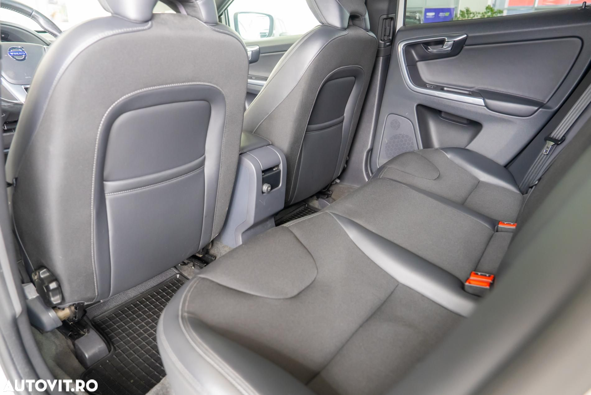 Volvo XC 60 D5 AWD Momentum - 19
