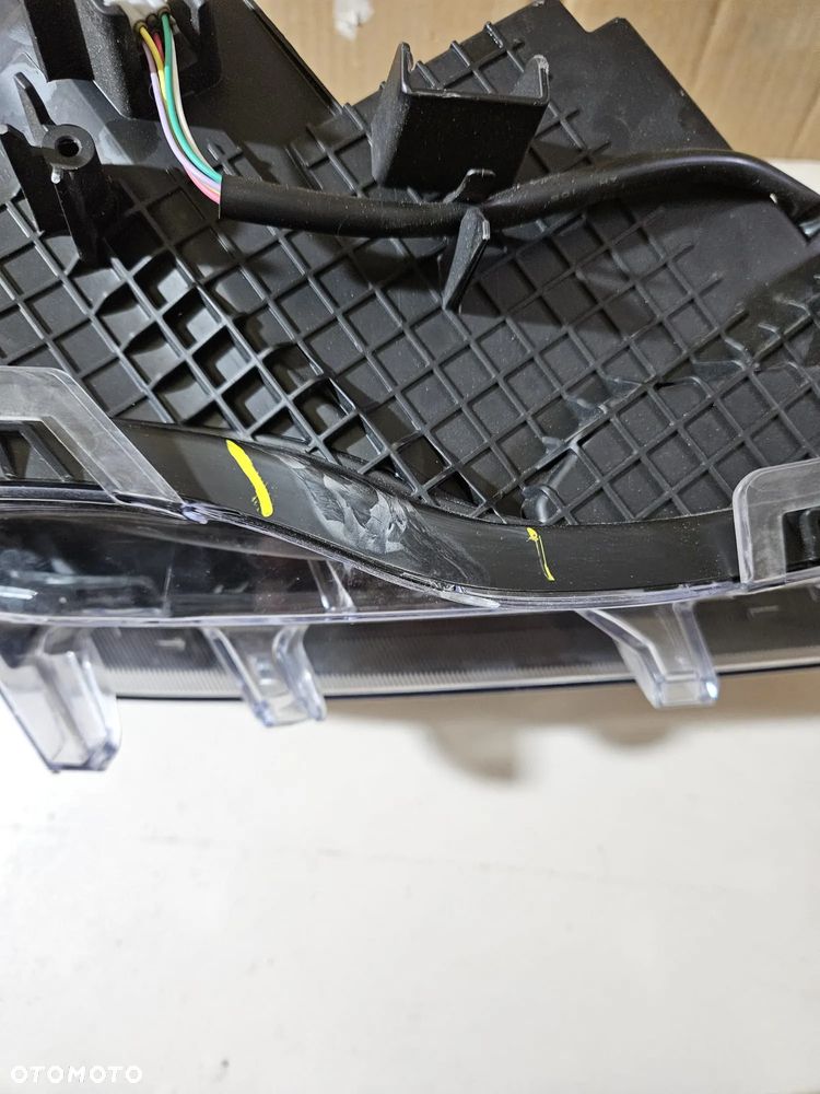Lampa przednia lewa TOYOTA RAV4 2022 - - 9