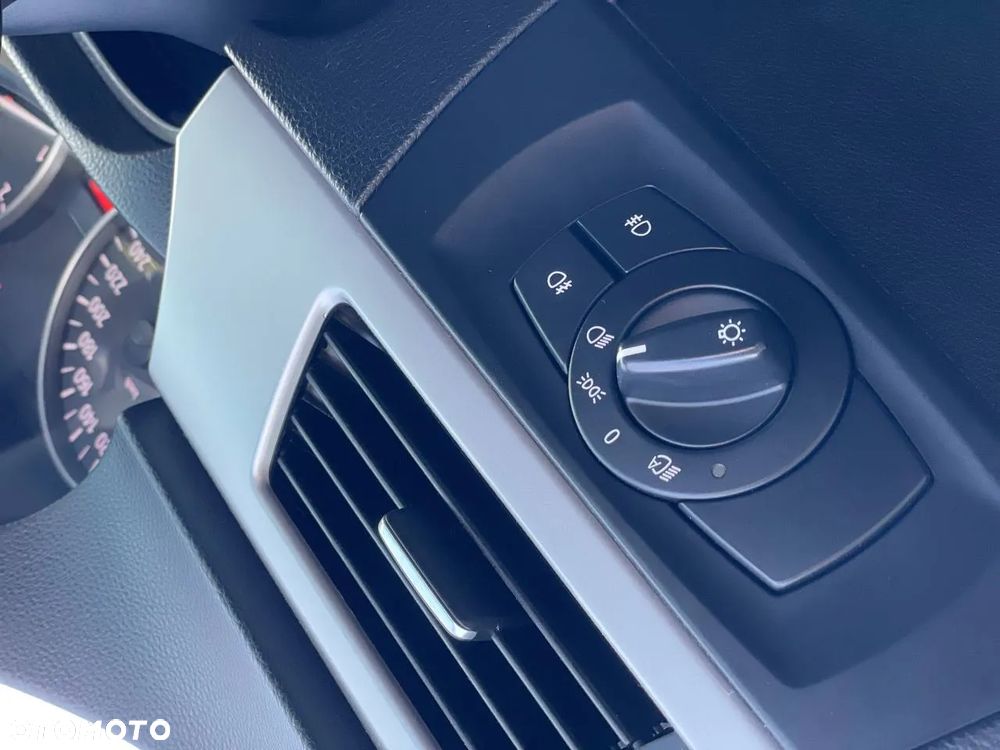 BMW Seria 3 ver-320i-touring - 12