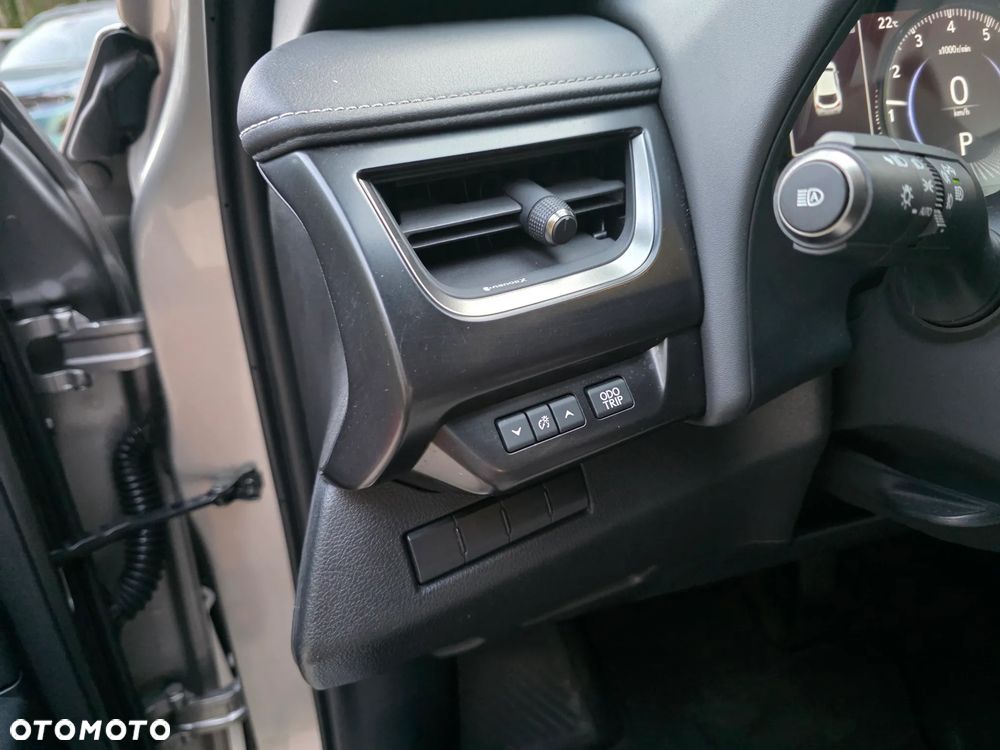 Lexus UX 250h GPF F Impression 2WD - 10