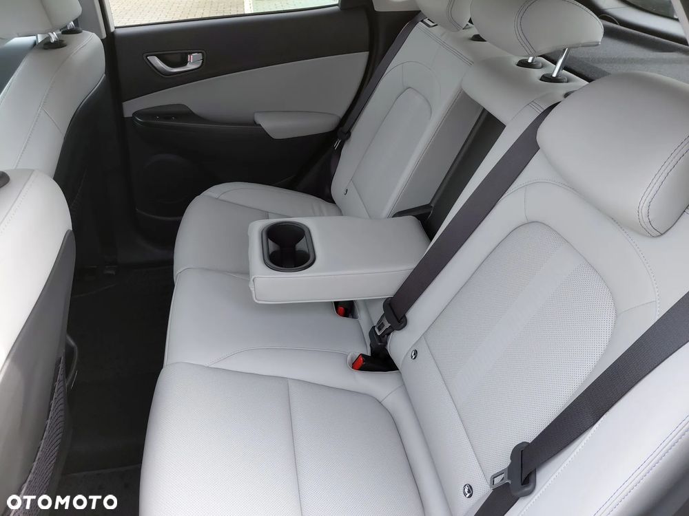 Hyundai Kona 64kWh Executive - 16