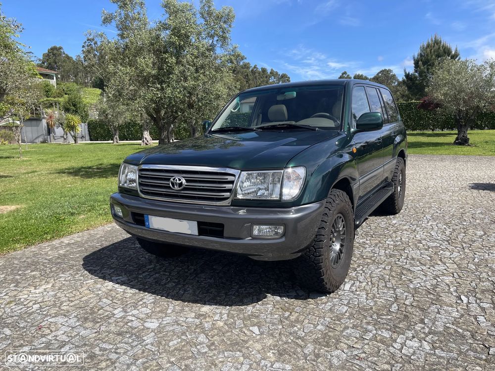 Toyota Land Cruiser - 1