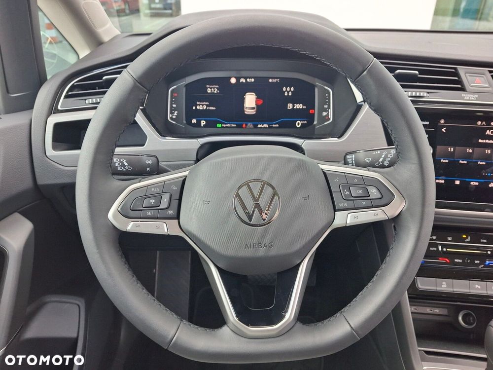 Volkswagen Touran - 28