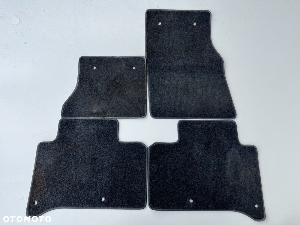 Dywaniki welurowe komplet czarne LR041631 Range Rover Sport L494 - 1
