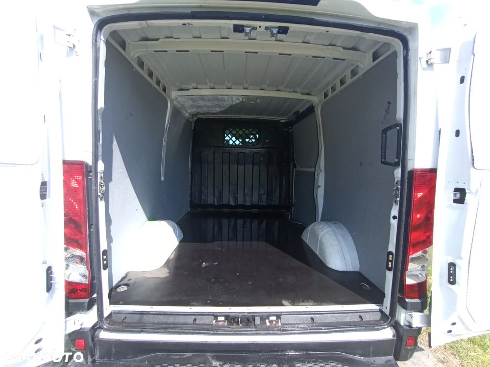 Iveco Daily L1H1 2.3 diesel 116 kM, automat 2019 rok EURO 6! WEBASTO, czujniki parkowania, sprowadzony ze Szwecji- NISKI ORGINALNY PRZEBIEG 146tyś. - 7