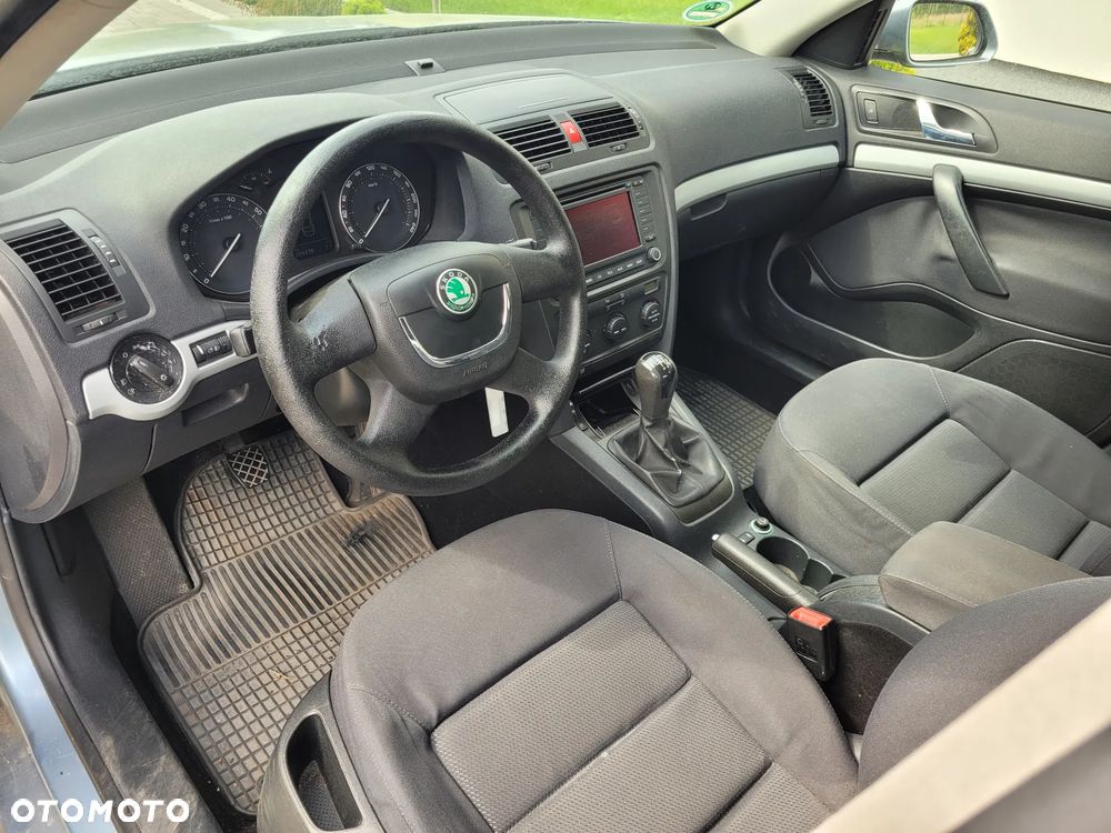Skoda Octavia 1.6 Ambiente - 8