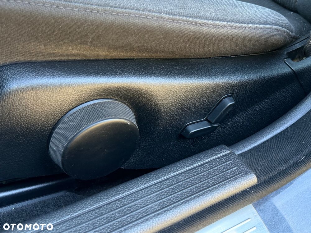 Mercedes-Benz Klasa C 200 (BlueEFFICIENCY) Elegance - 37