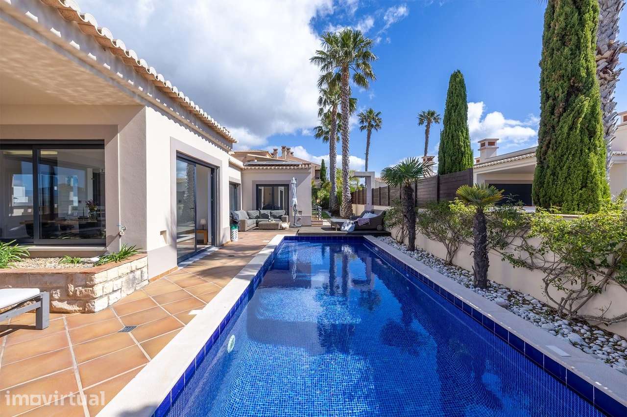 VENDA DE MORADIA MODERNA T4 COM VISTAS MAR E PISCINA EM LUZ - Grande imagem: 3/60