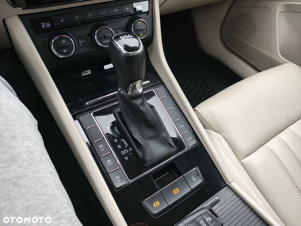 Skoda Superb 2.0 TDI DSG Premium Edition - 20