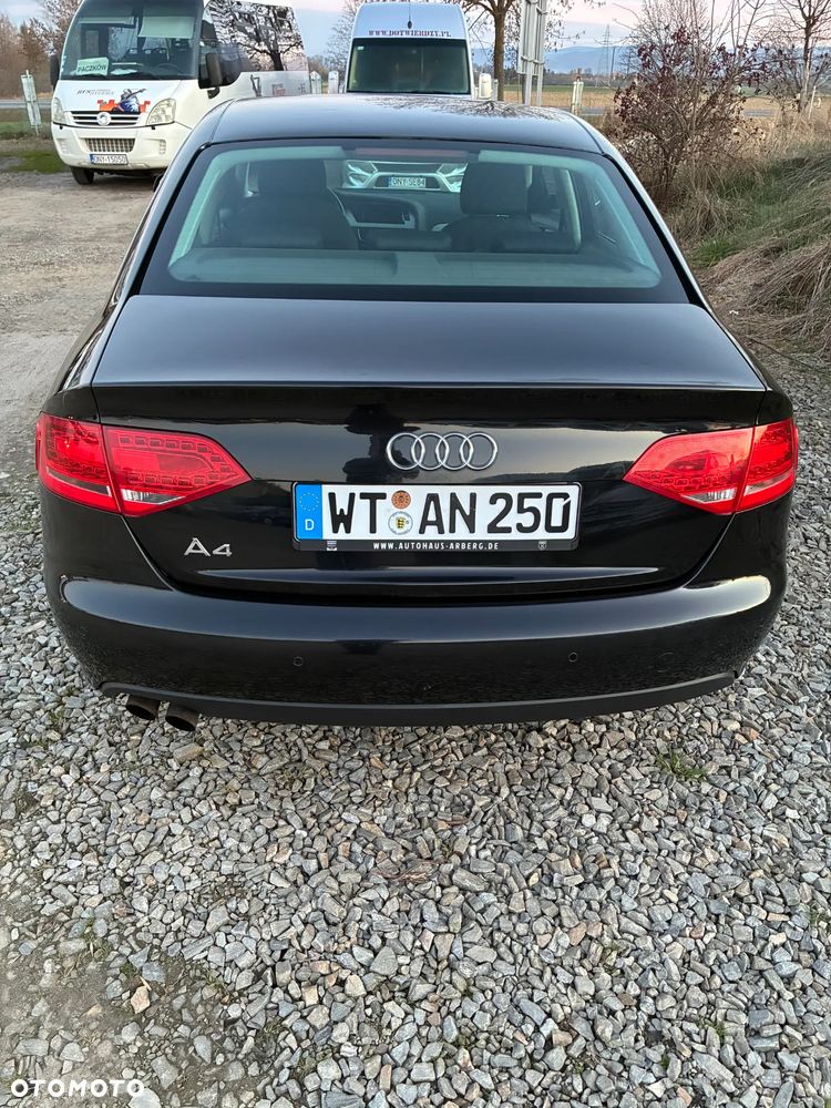 Audi A4 Limousine - 4