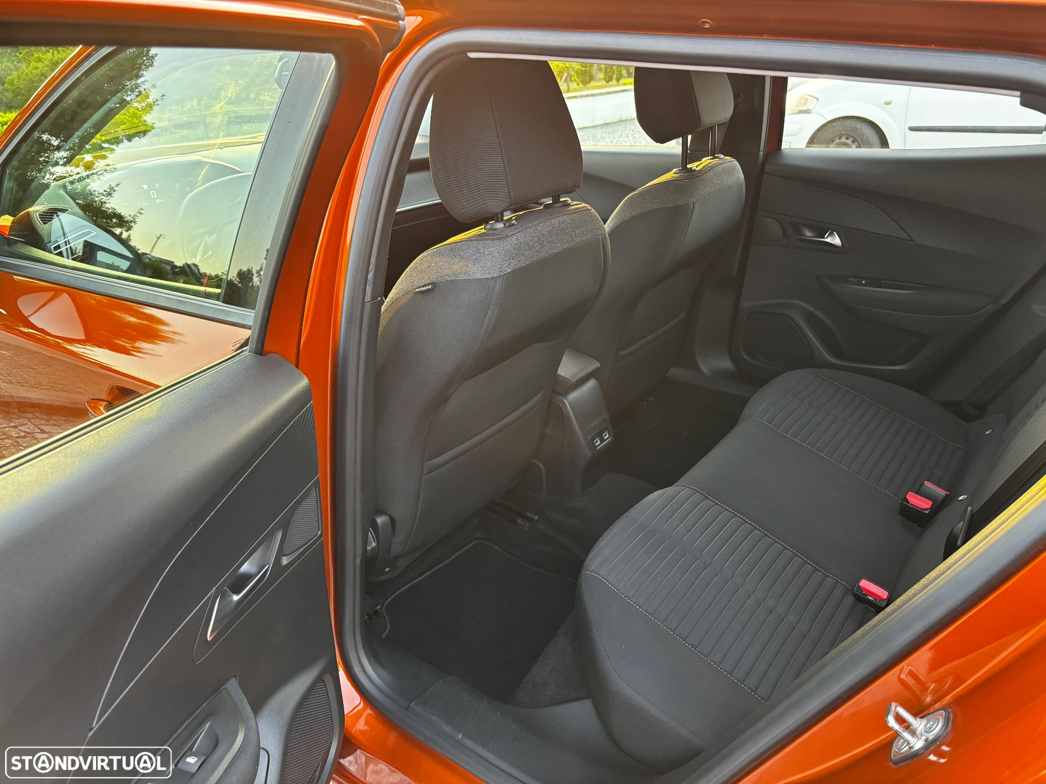 Peugeot e-2008 50 kWh Active Pack - 5