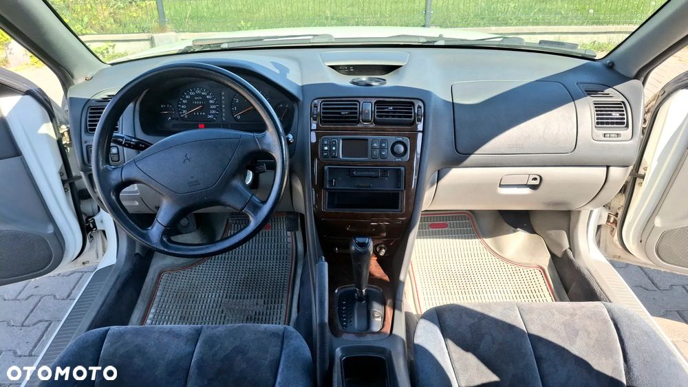 Mitsubishi Galant - 9