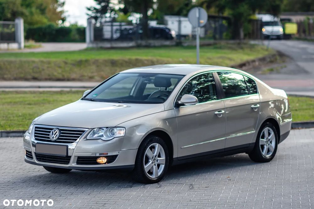 Volkswagen Passat 2.0 FSI Automatik Highline - 1
