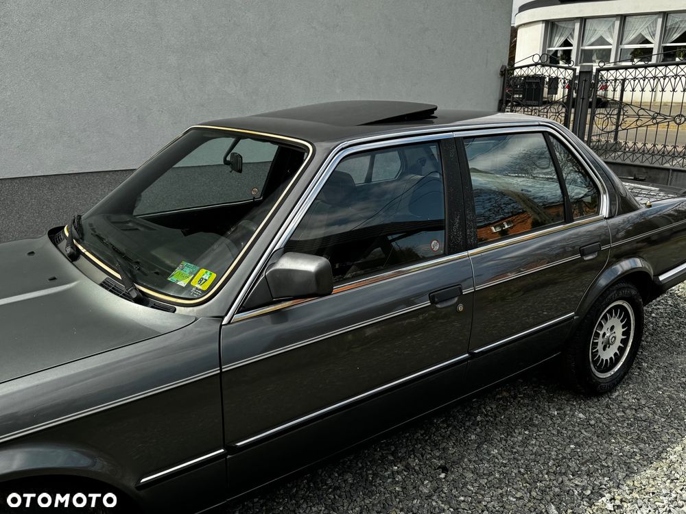 BMW Seria 3 318i - 11