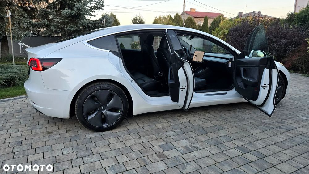 Tesla Model 3 - 10