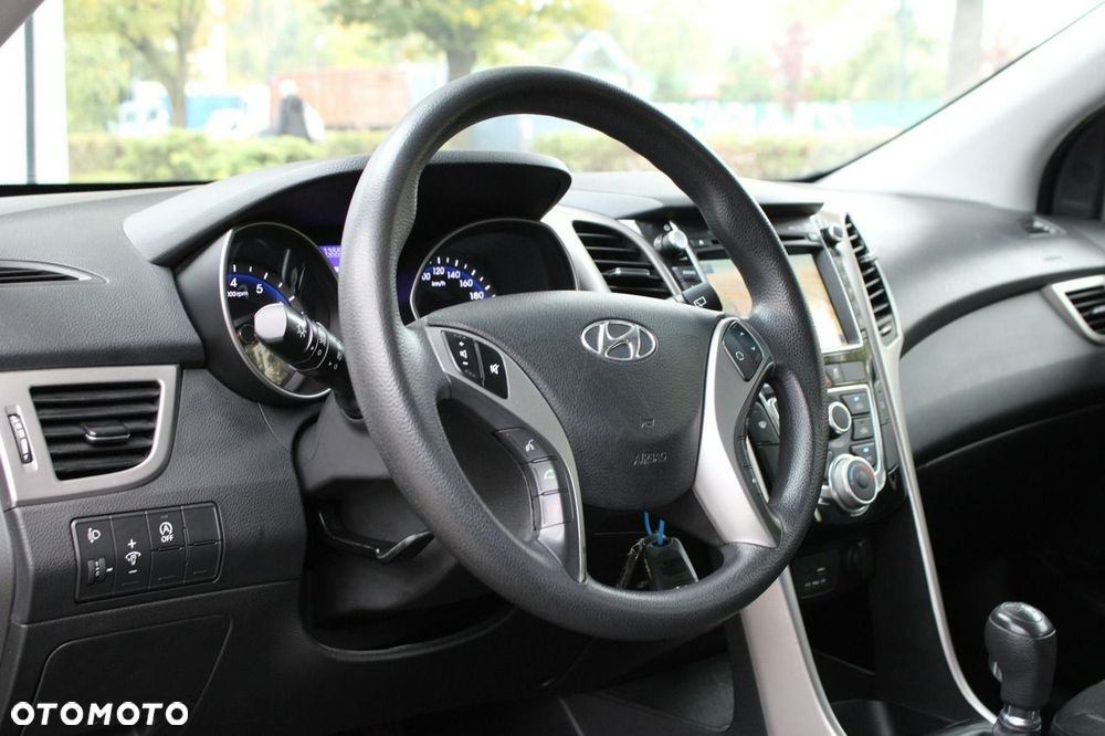 Hyundai i30 blue Kombi 1.4 Classic Navigation - 23