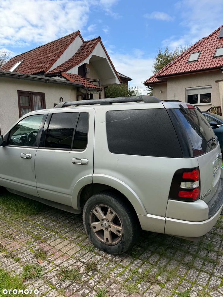 Ford Explorer - 3